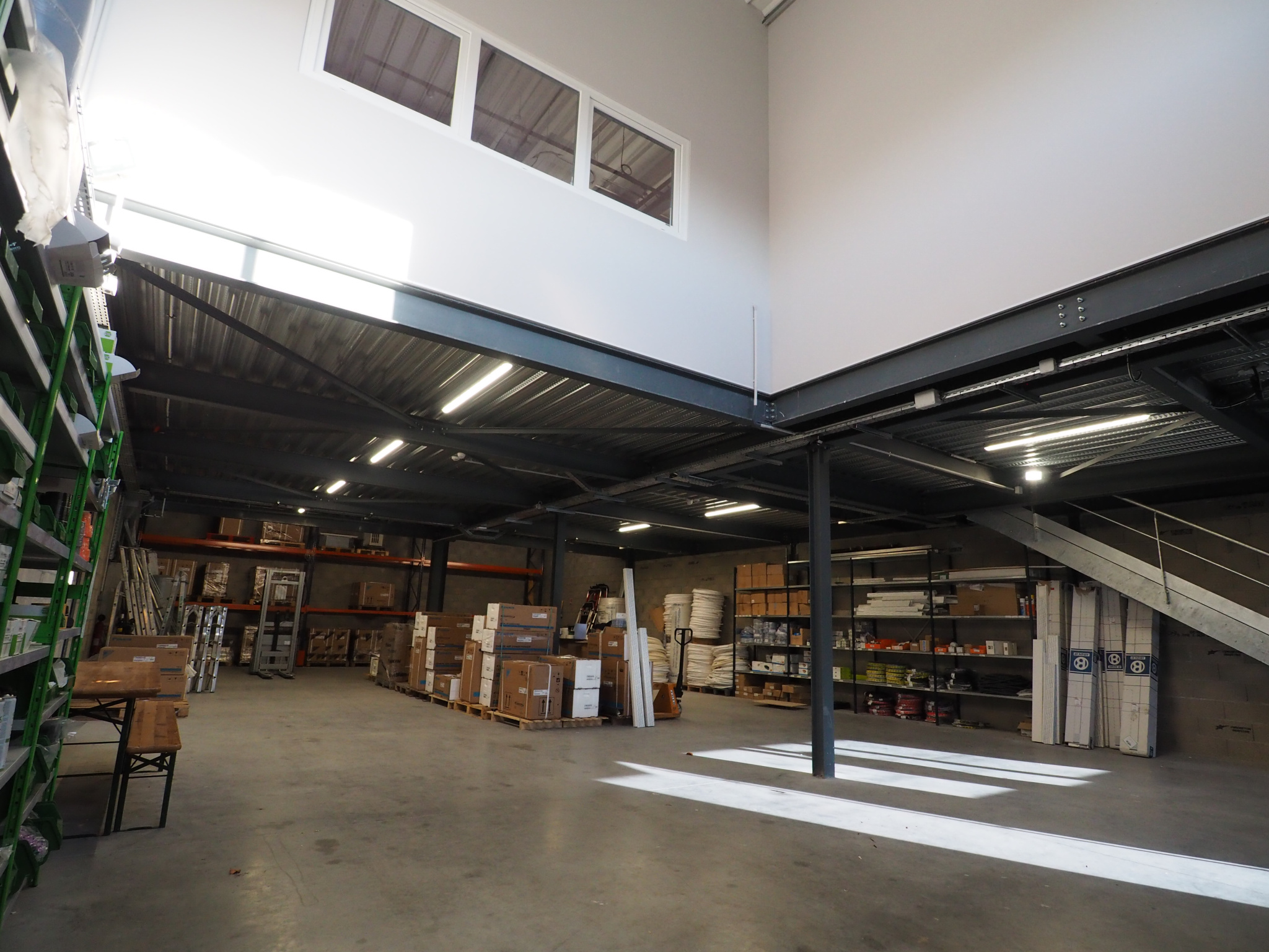 Superbe local / bureau de 358m2.