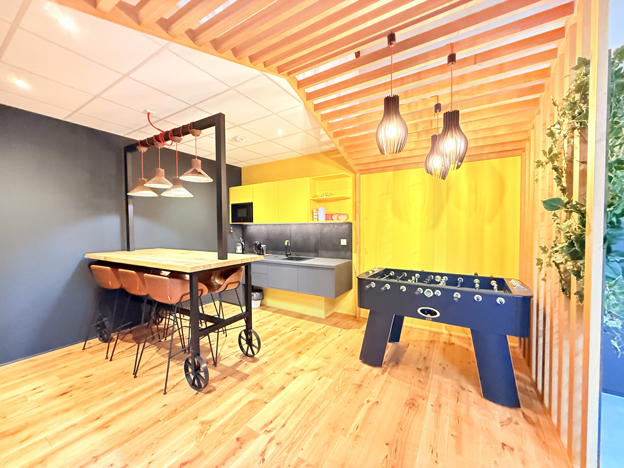 Superbe local / bureau de 358m2.