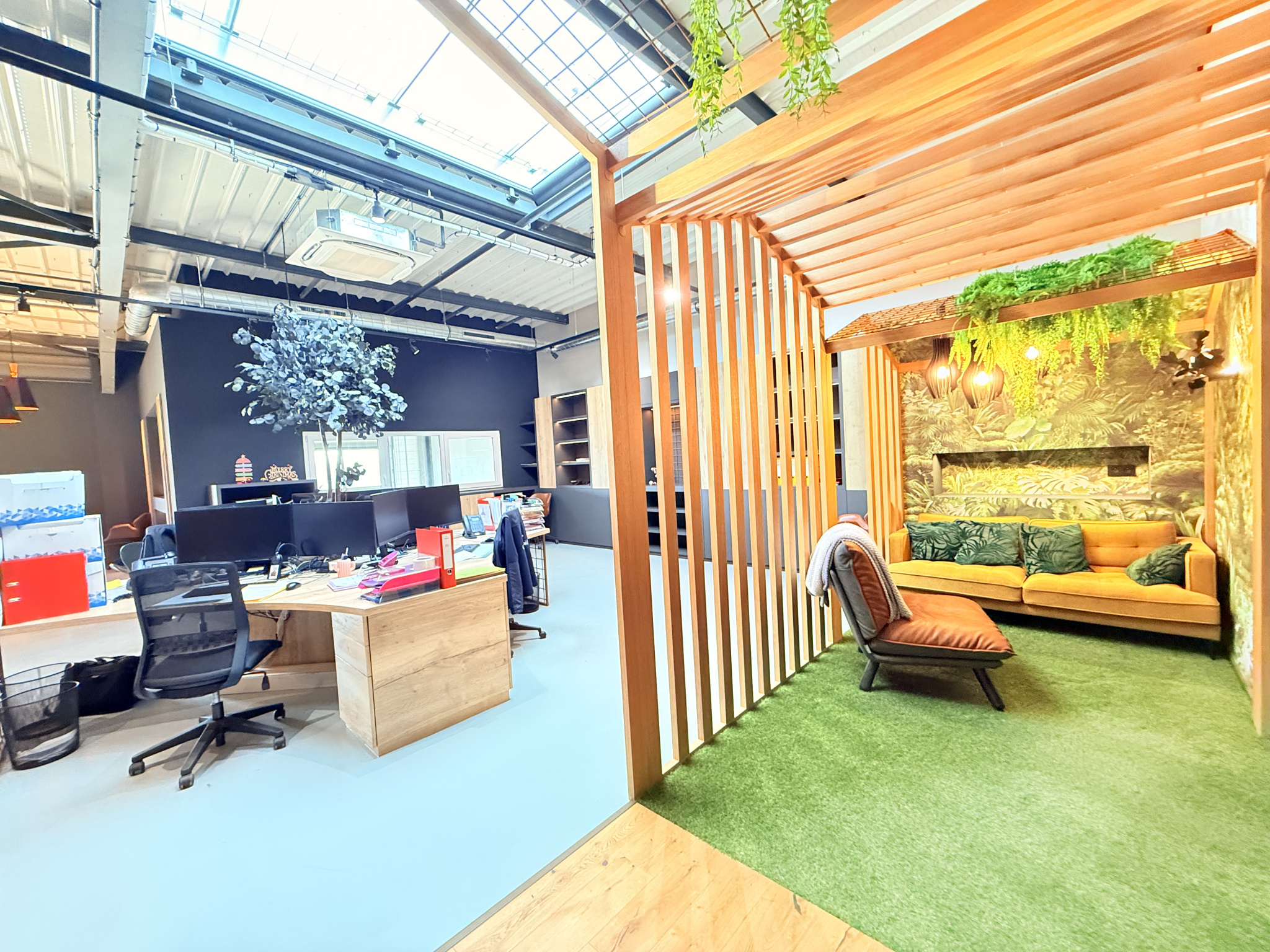 Superbe local / bureau de 358m2.
