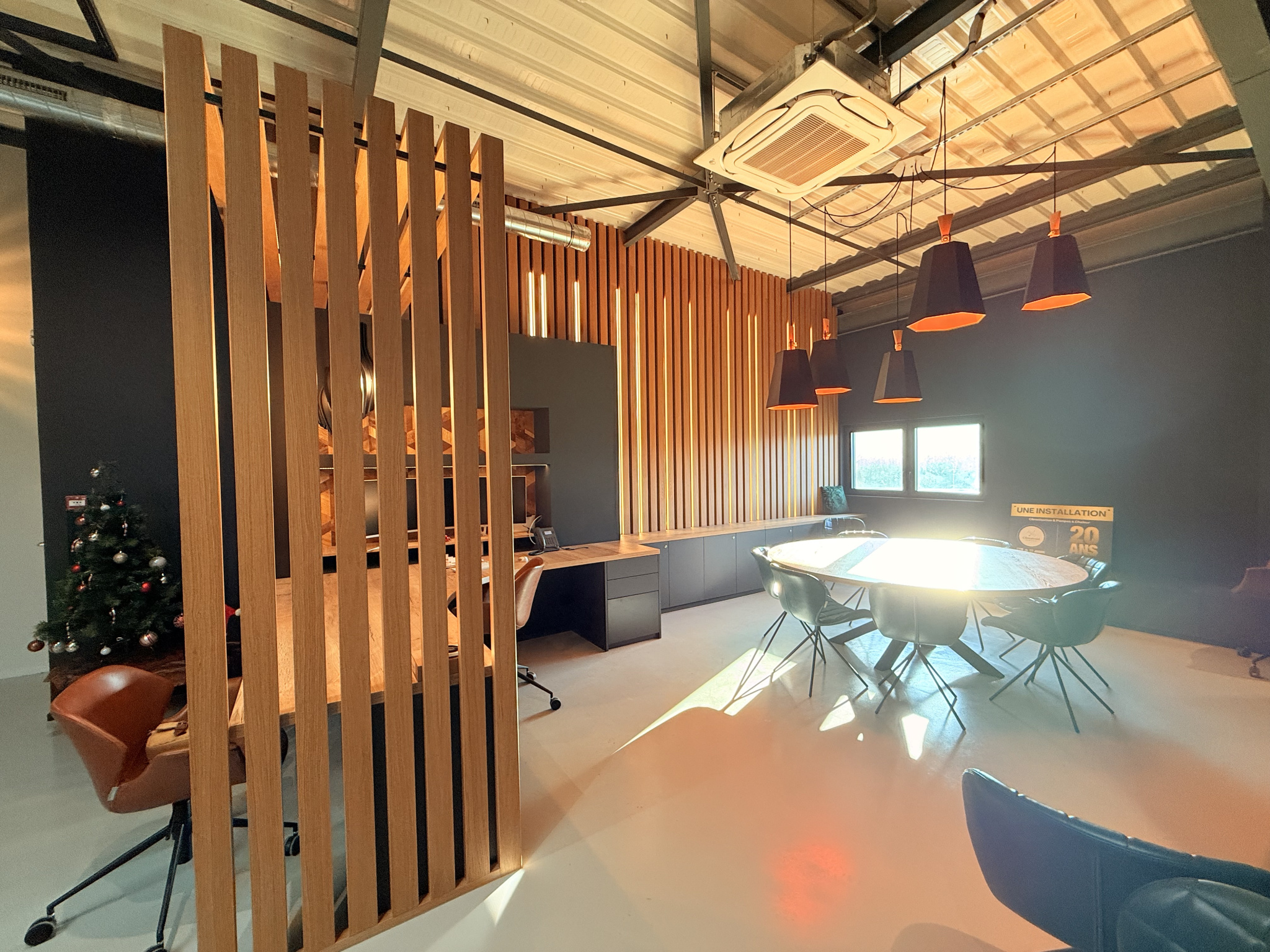 Superbe local / bureau de 358m2.