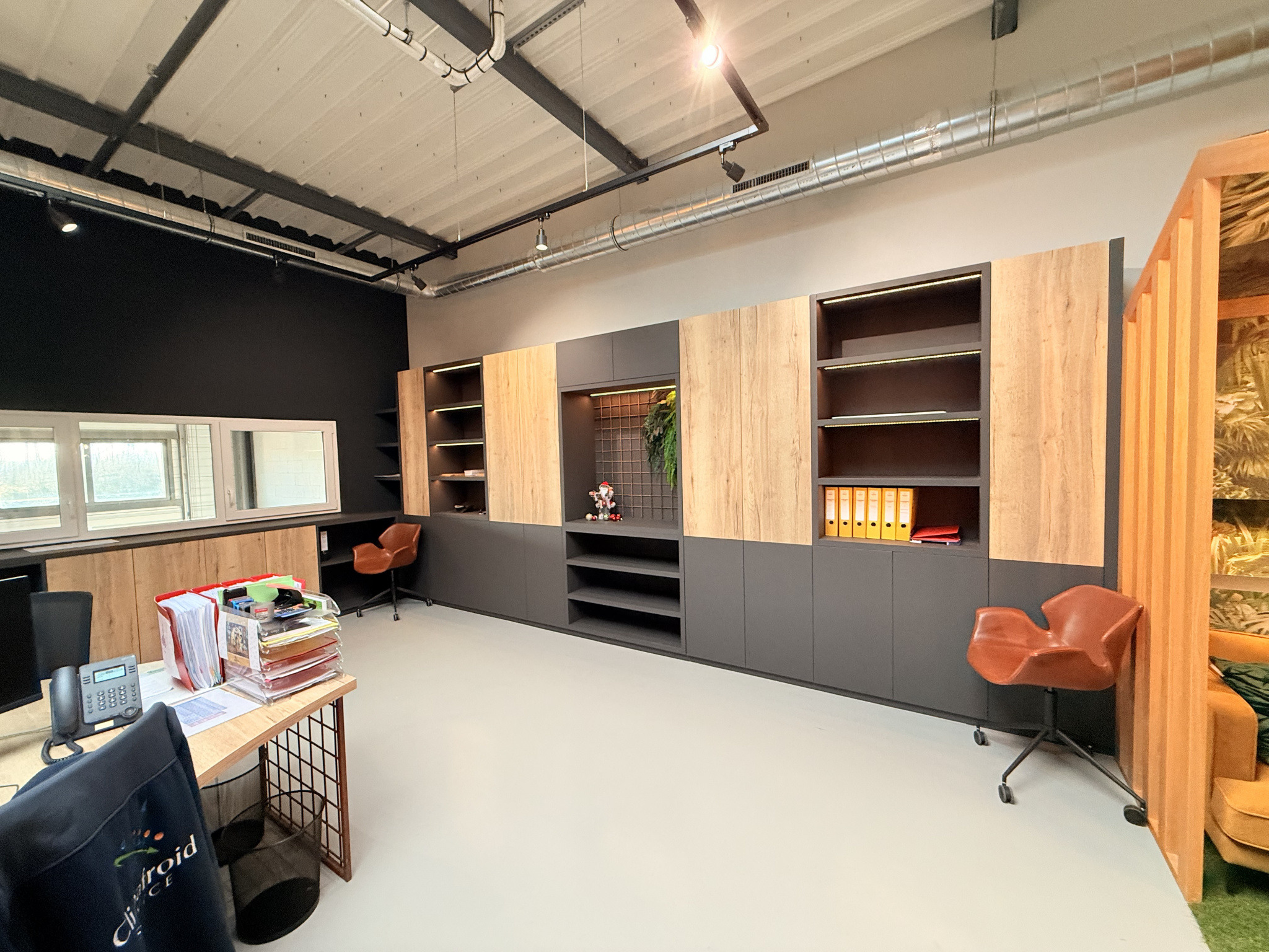 Superbe local / bureau de 358m2.