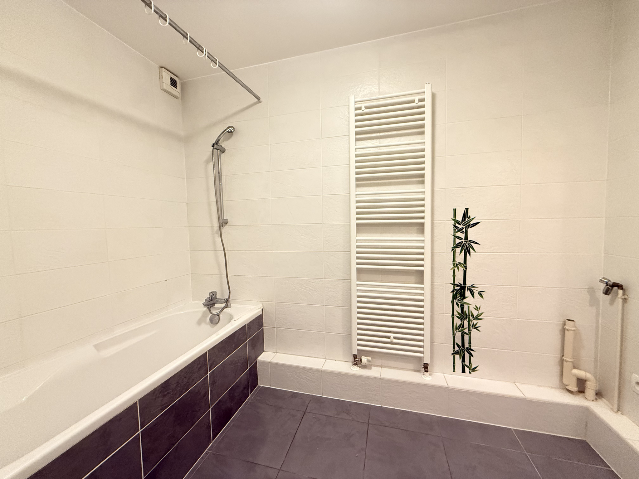OSTWALD , beau 2 pièces de 56 m2 avec terrasse, parking.