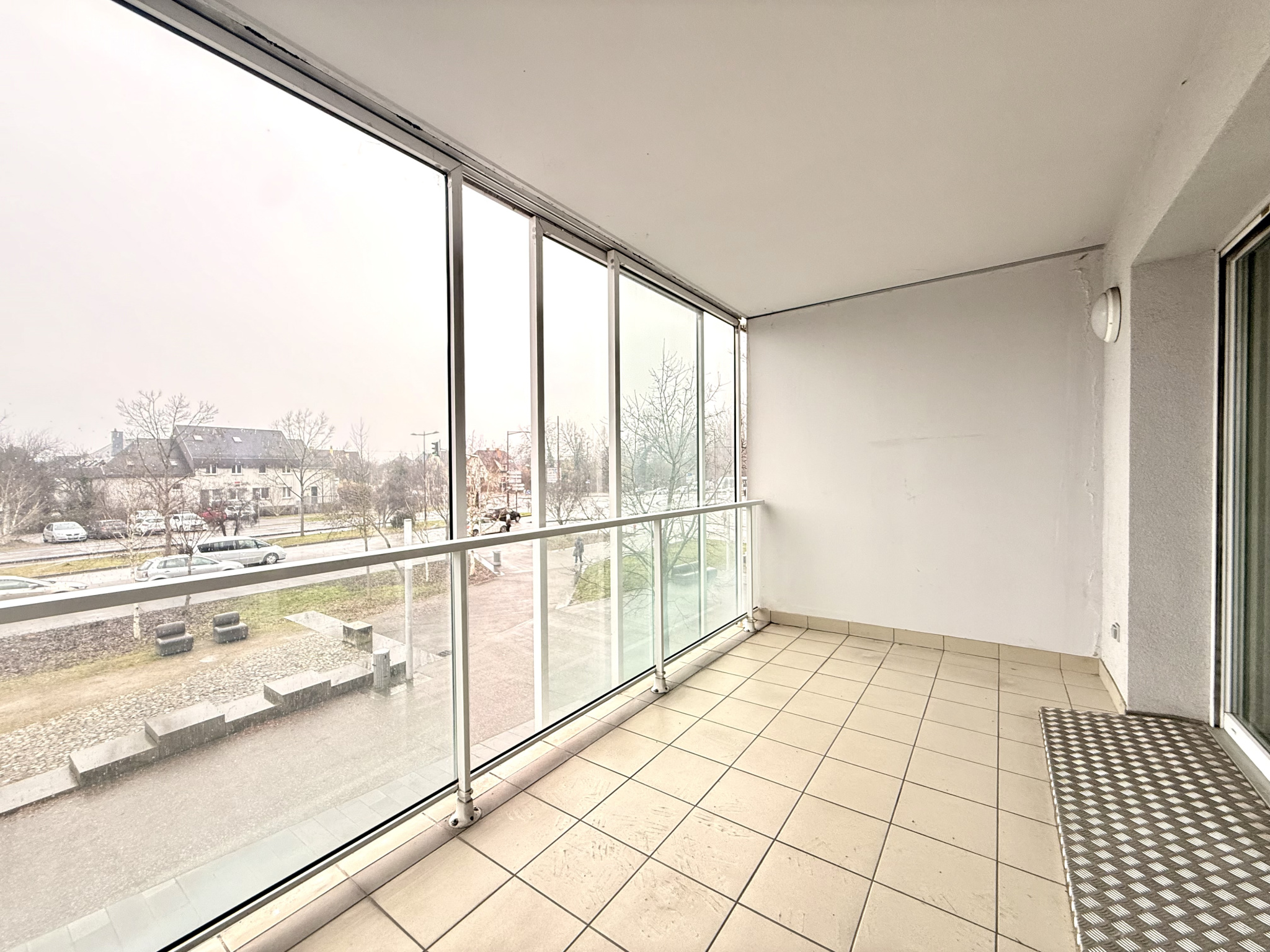 OSTWALD , beau 2 pièces de 56 m2 avec terrasse, parking.
