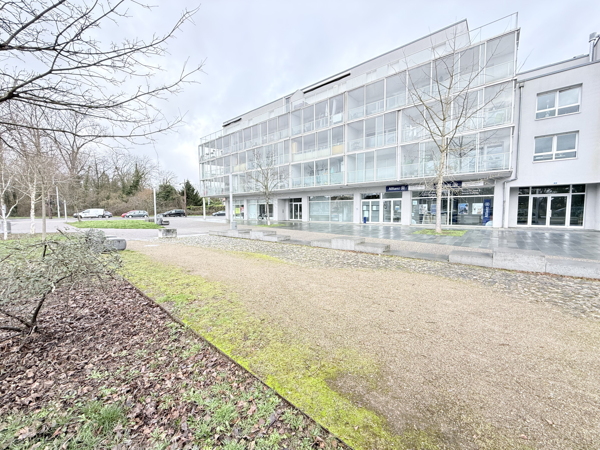 OSTWALD , beau 2 pièces de 56 m2 avec terrasse, parking.