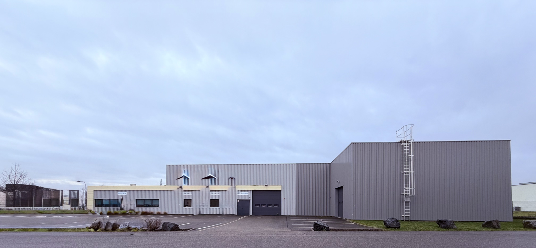 Hoerdt , zone du Birken , locaux de 839m2 sur 22,46ares