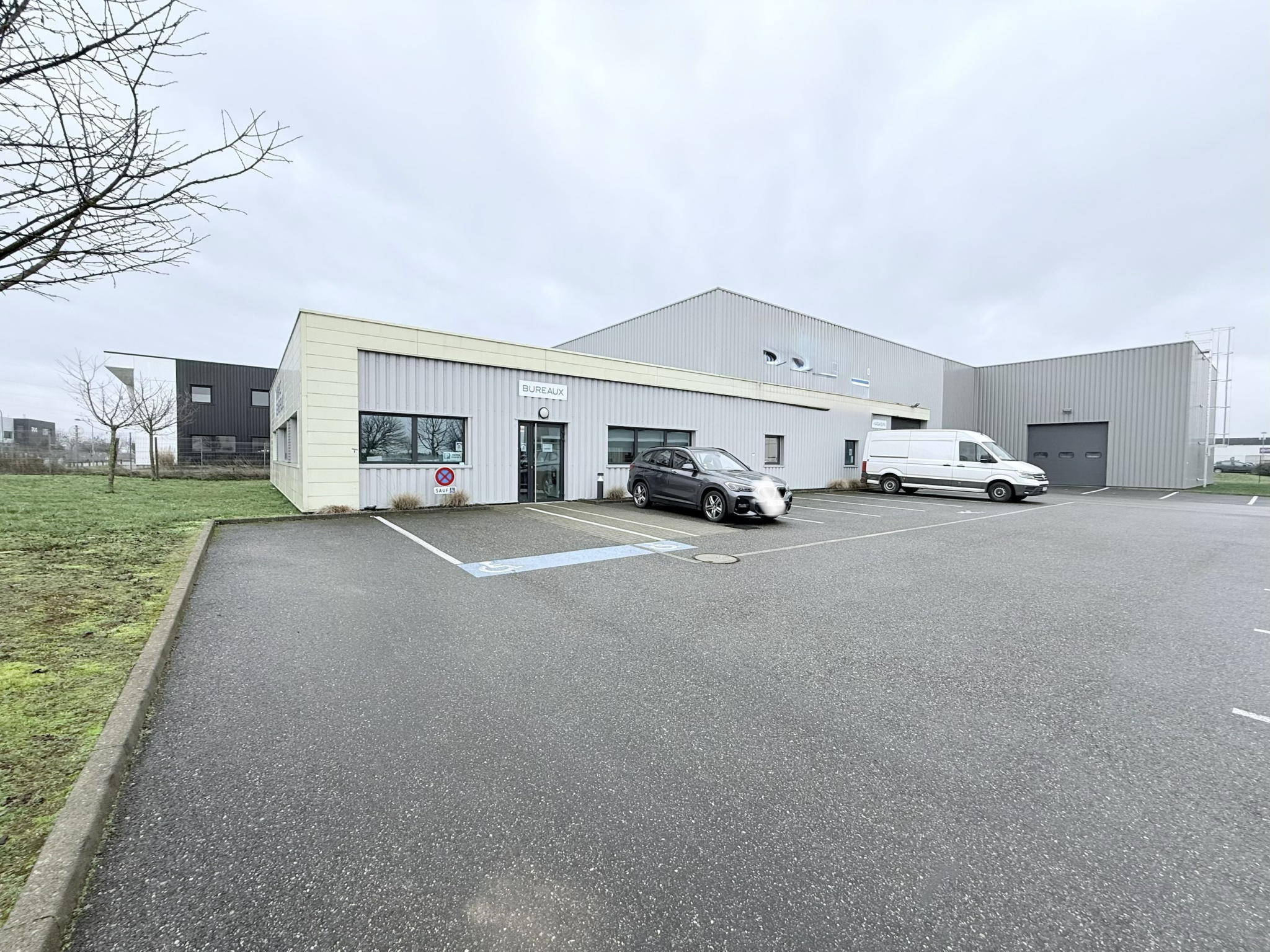 Hoerdt , zone du Birken , locaux de 839m2 sur 22,46ares