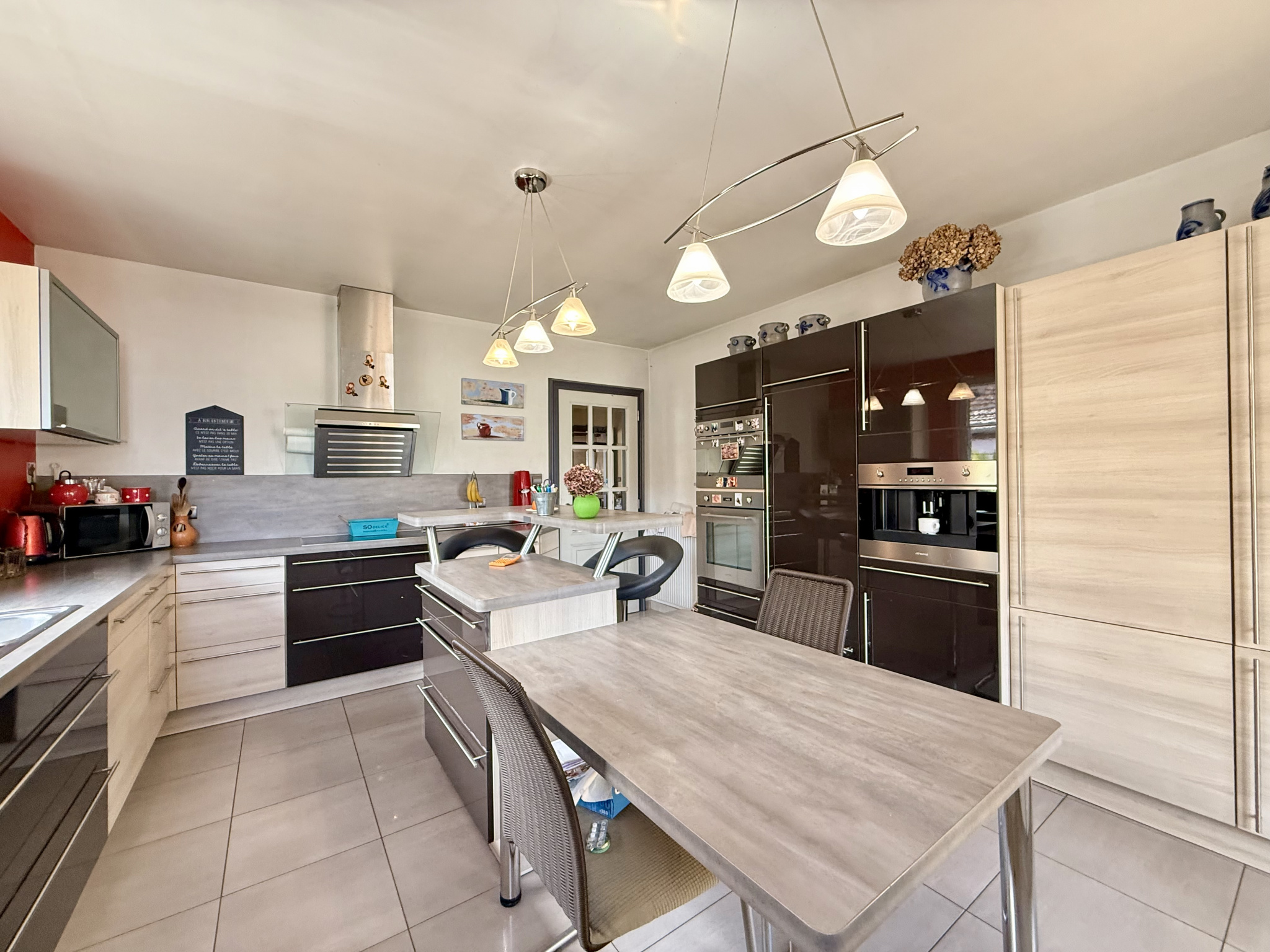 A saisir , belle maison 7 pièces sur 16 ares de terrain.