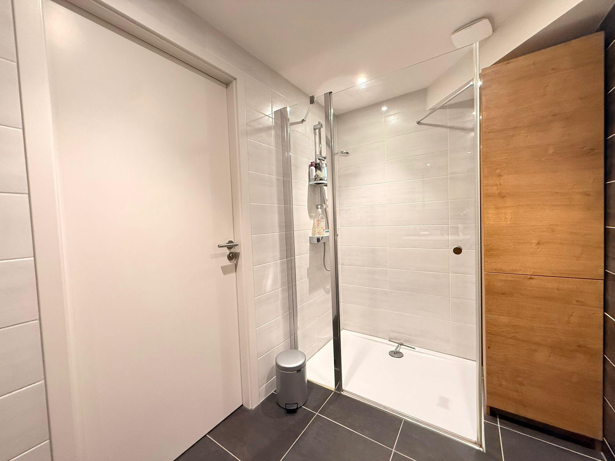 Appartement 3 pièces 65 m2   Lumineux avec véranda, double garage et cave