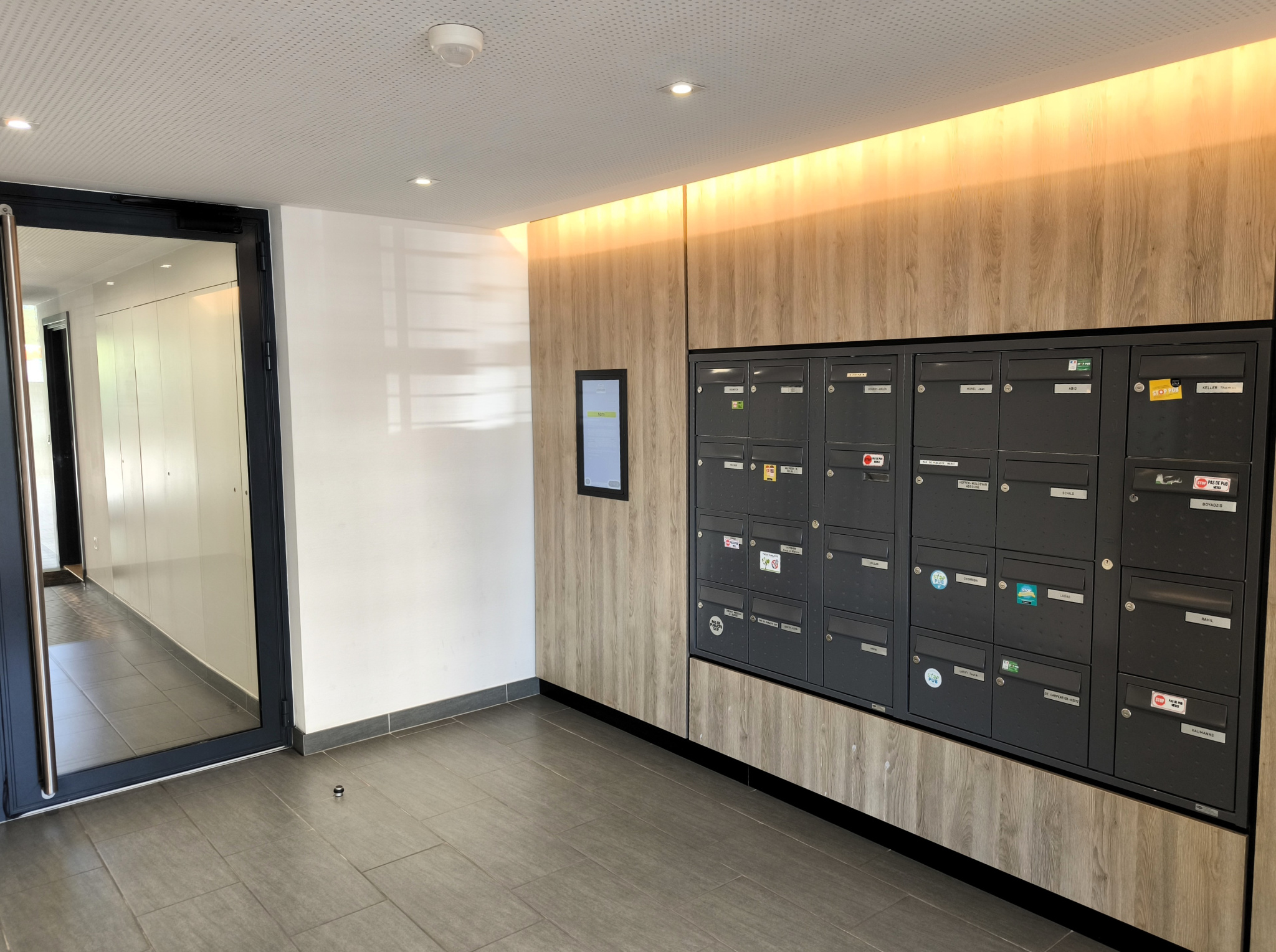 Appartement 3 pièces 65 m2   Lumineux avec véranda, double garage et cave