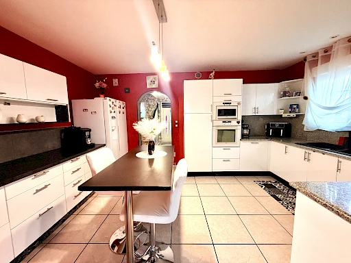 En exclusivité   Belle maison familiale 7 pièces avec piscine à Hoerdt