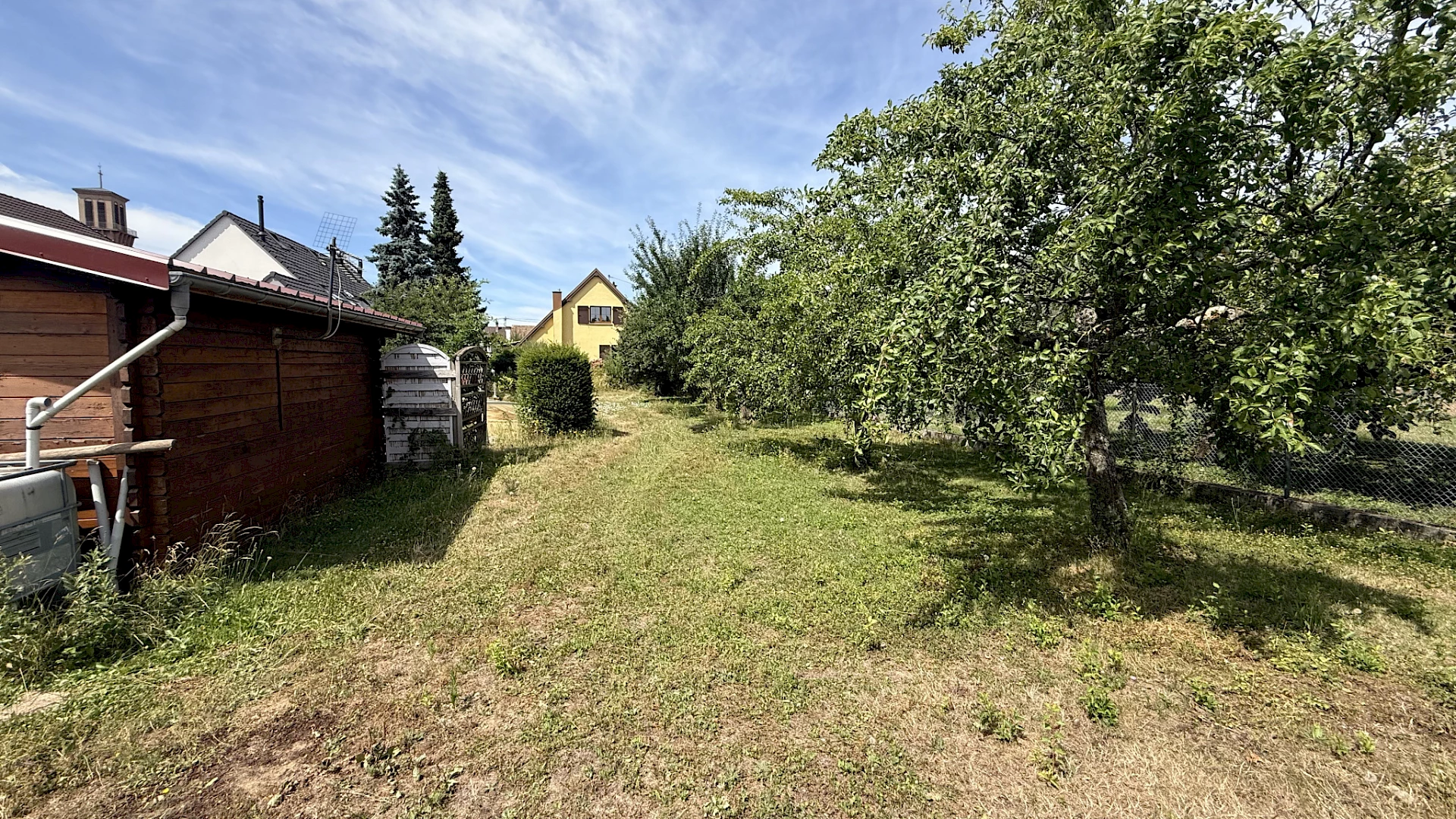 À saisir à Mundolsheim   Maison 6 pièces de 137 m2 habitables sur terrain verdoyant de 16,45 ares avec piscine