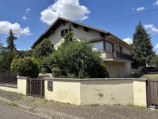 Élégante maison familiale de 220 m2 sur un magnifique terrain arboré de 15 ares