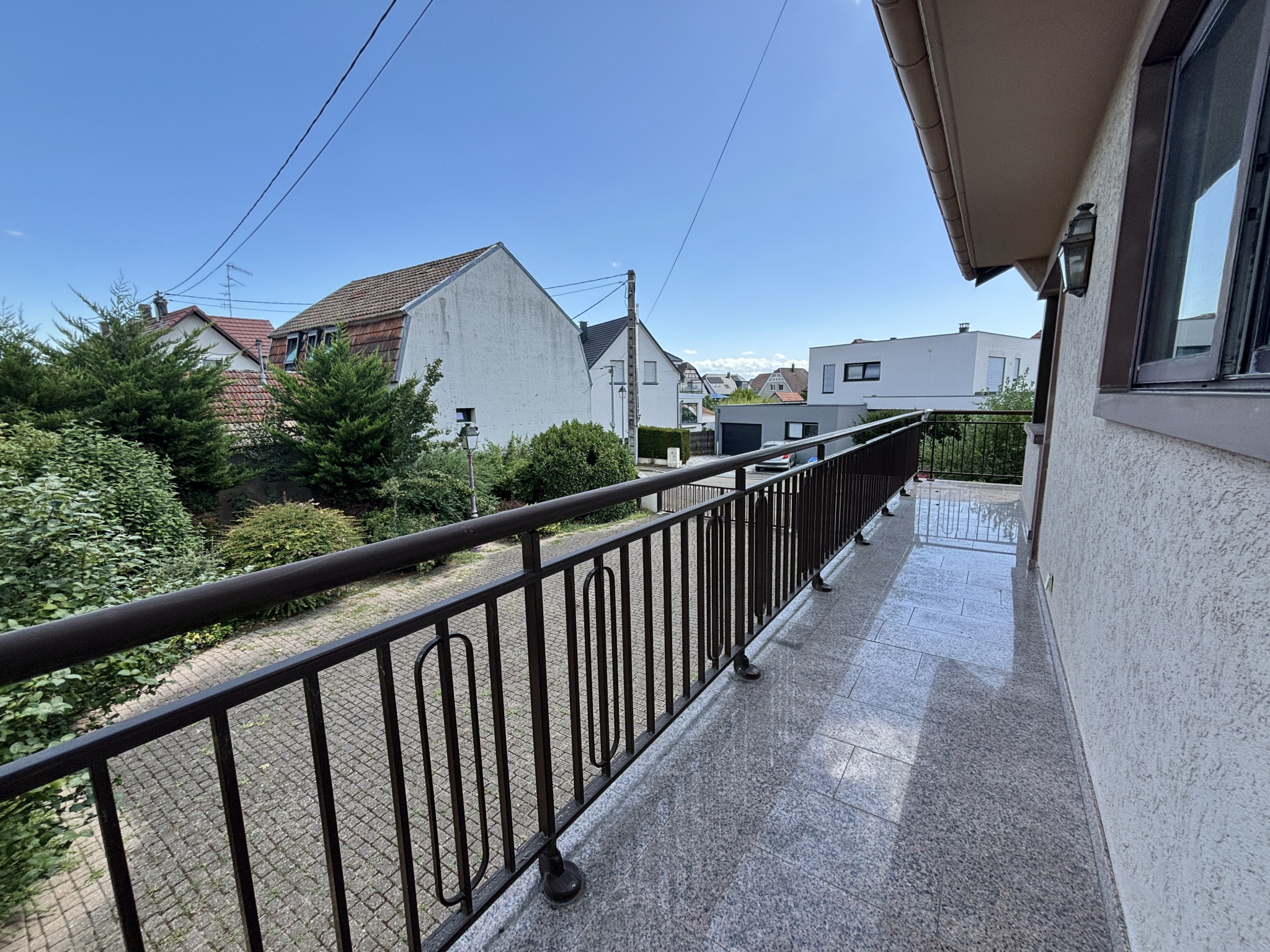 Élégante maison familiale de 220 m2 sur un magnifique terrain arboré de 15 ares