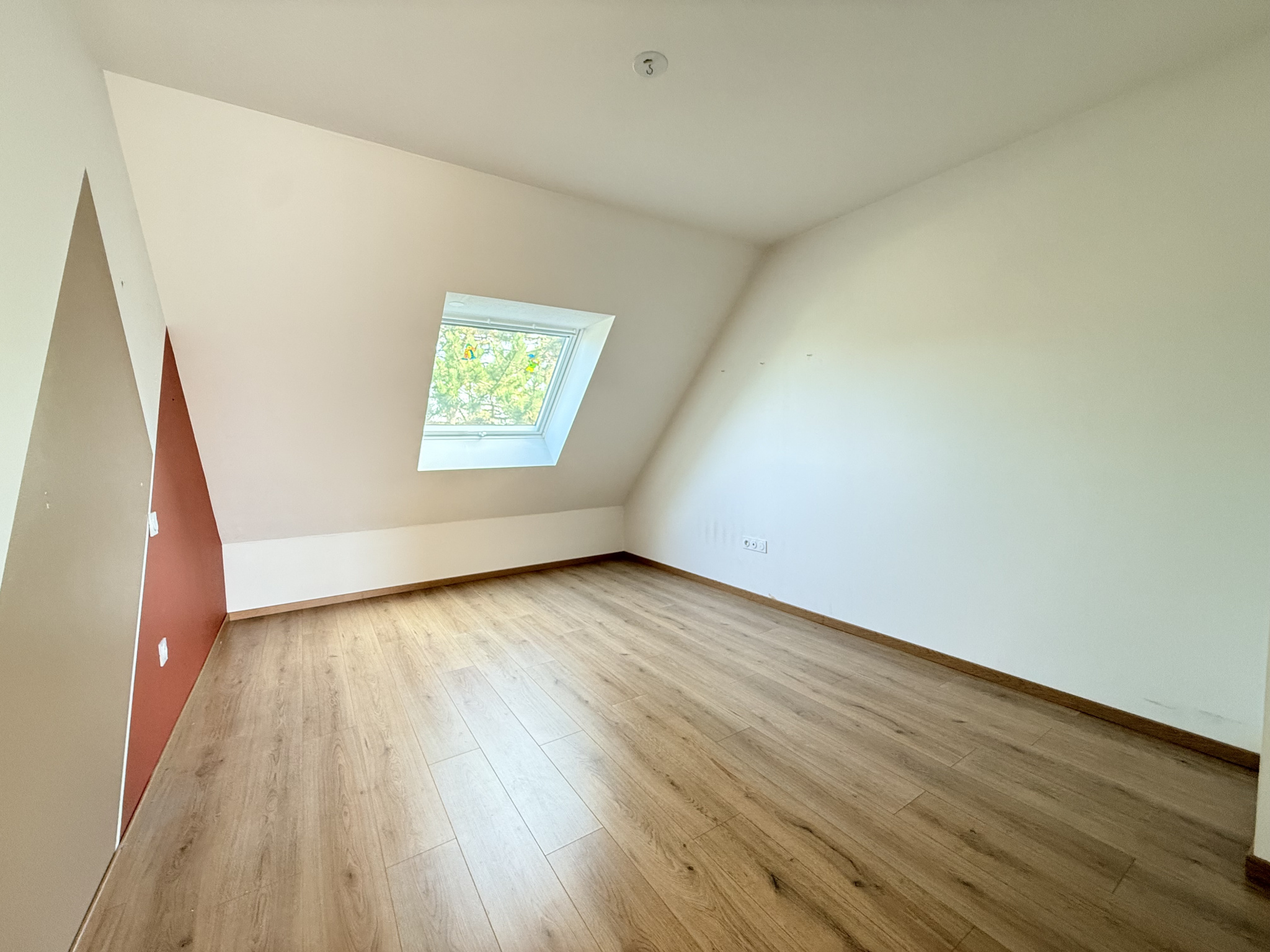 Appartement 3 pièces en attique   80,23 m2 habitables   96,57 m2 au sol