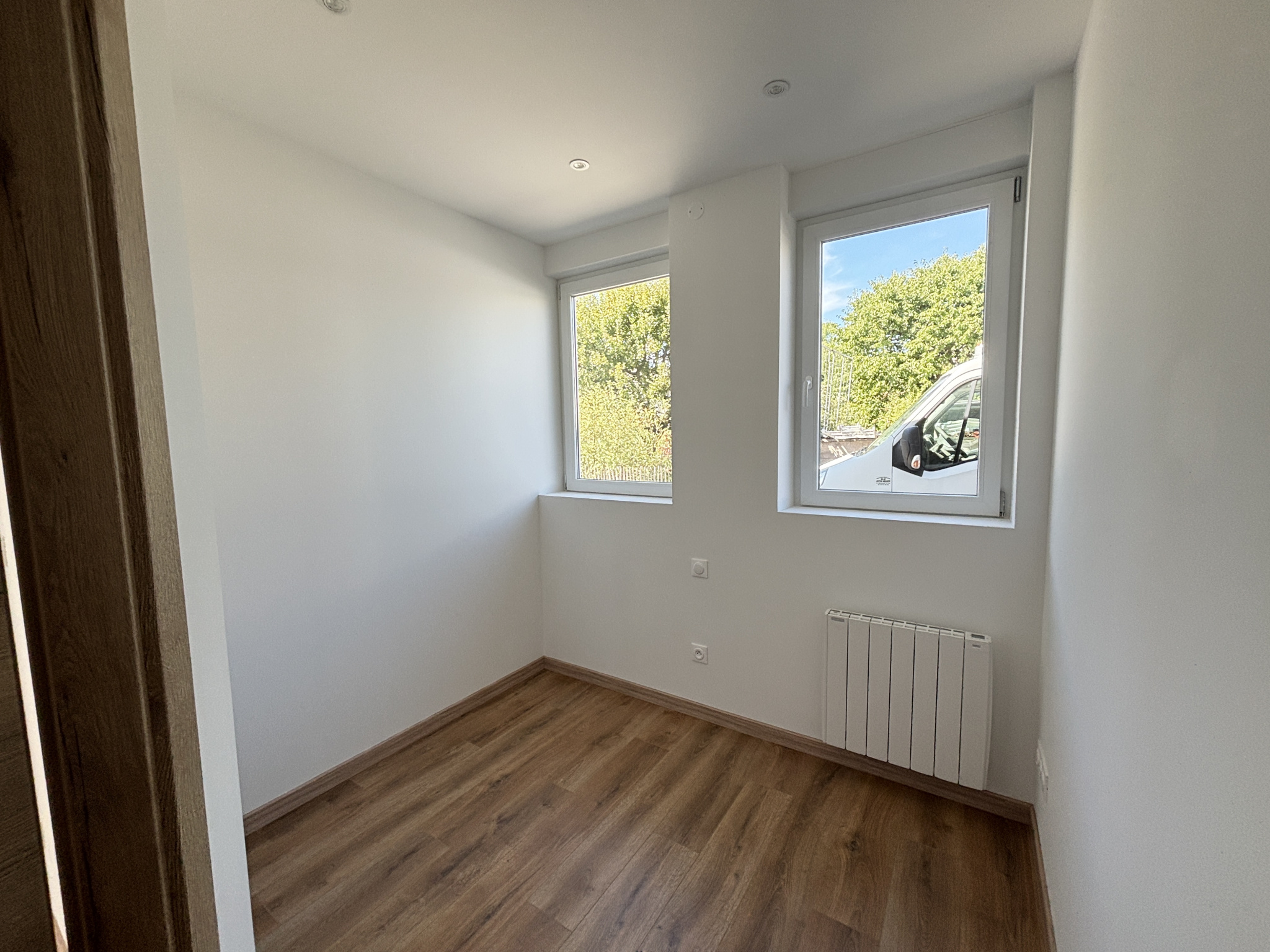 NOUVEAUTÉ   3 PIÈCES ENTIÈREMENT RÉNOVÉ   62,90 M2   ESPACE VERT & 2 GARAGES