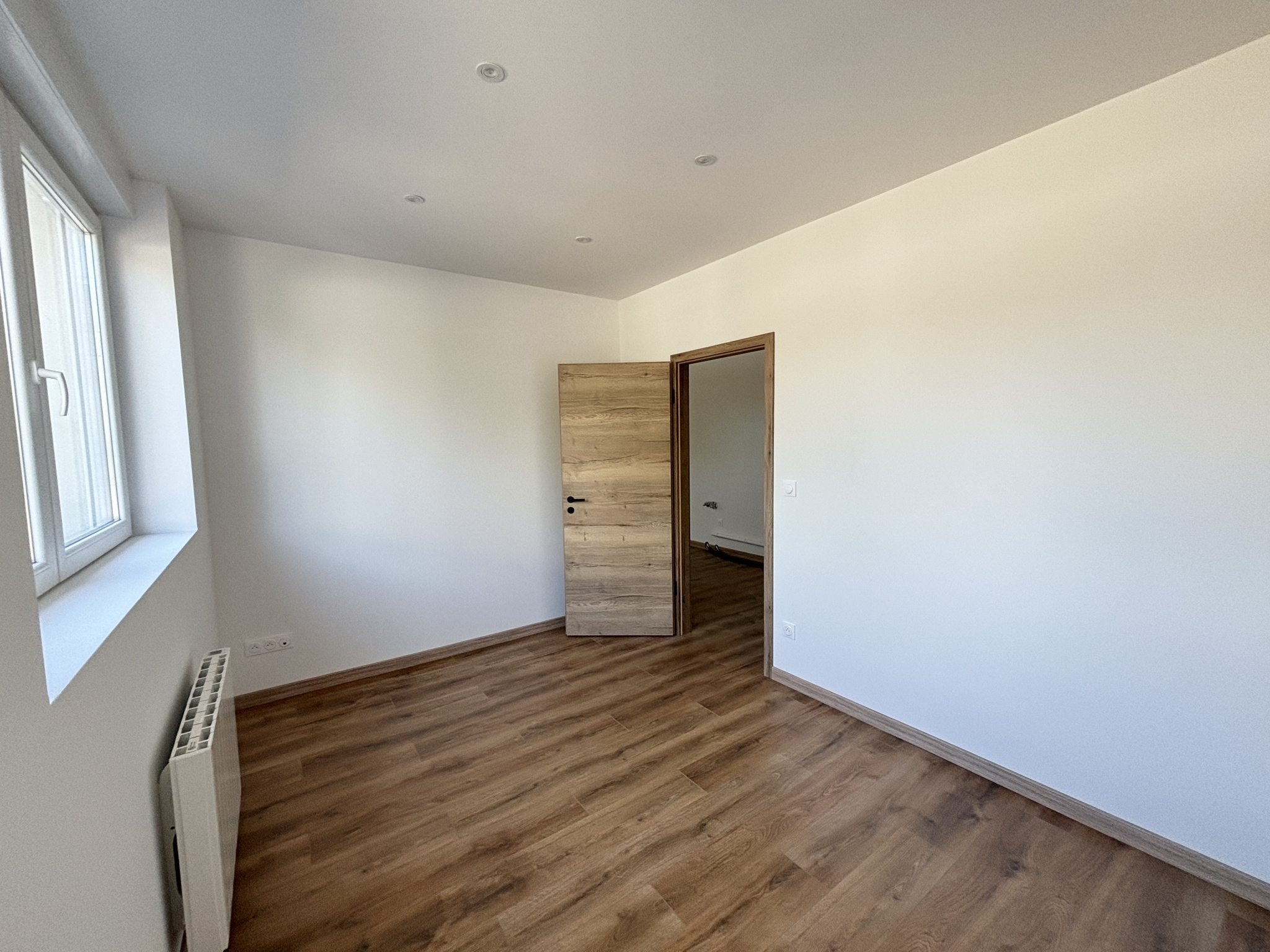 NOUVEAUTÉ   3 PIÈCES ENTIÈREMENT RÉNOVÉ   62,90 M2   ESPACE VERT & 2 GARAGES