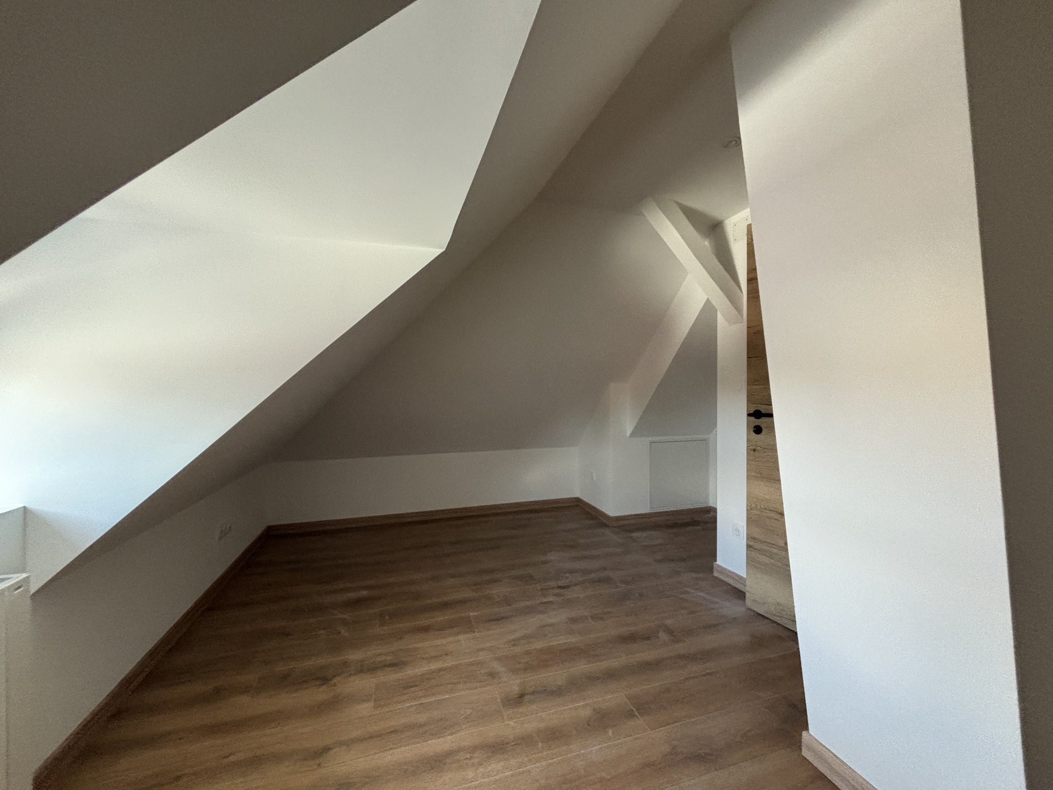 DUPLEX DE 125 M2   4 CHAMBRES   2 GARAGES + STUDIO INDÉPENDANT DE 25 M2