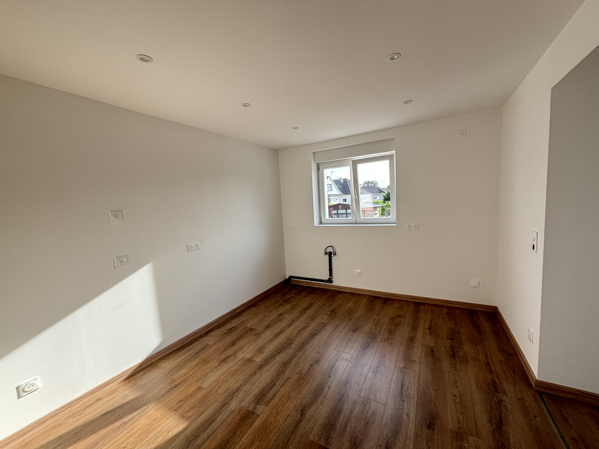 SOUSPLEX DE 100 M2   4 CHAMBRES   2 SALLES DE BAIN   ESPACE VERT & GARAGE