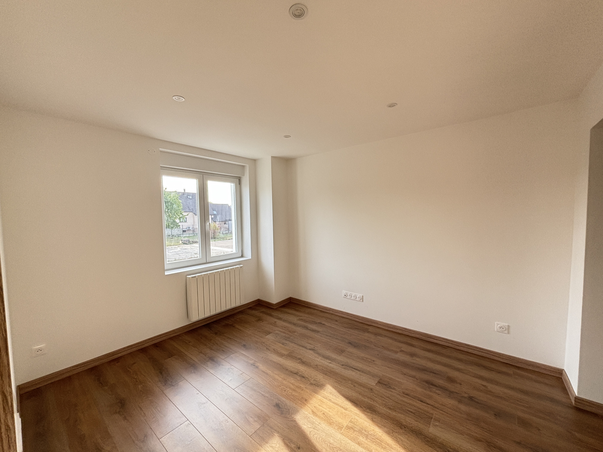 SOUSPLEX DE 100 M2   4 CHAMBRES   2 SALLES DE BAIN   ESPACE VERT & GARAGE