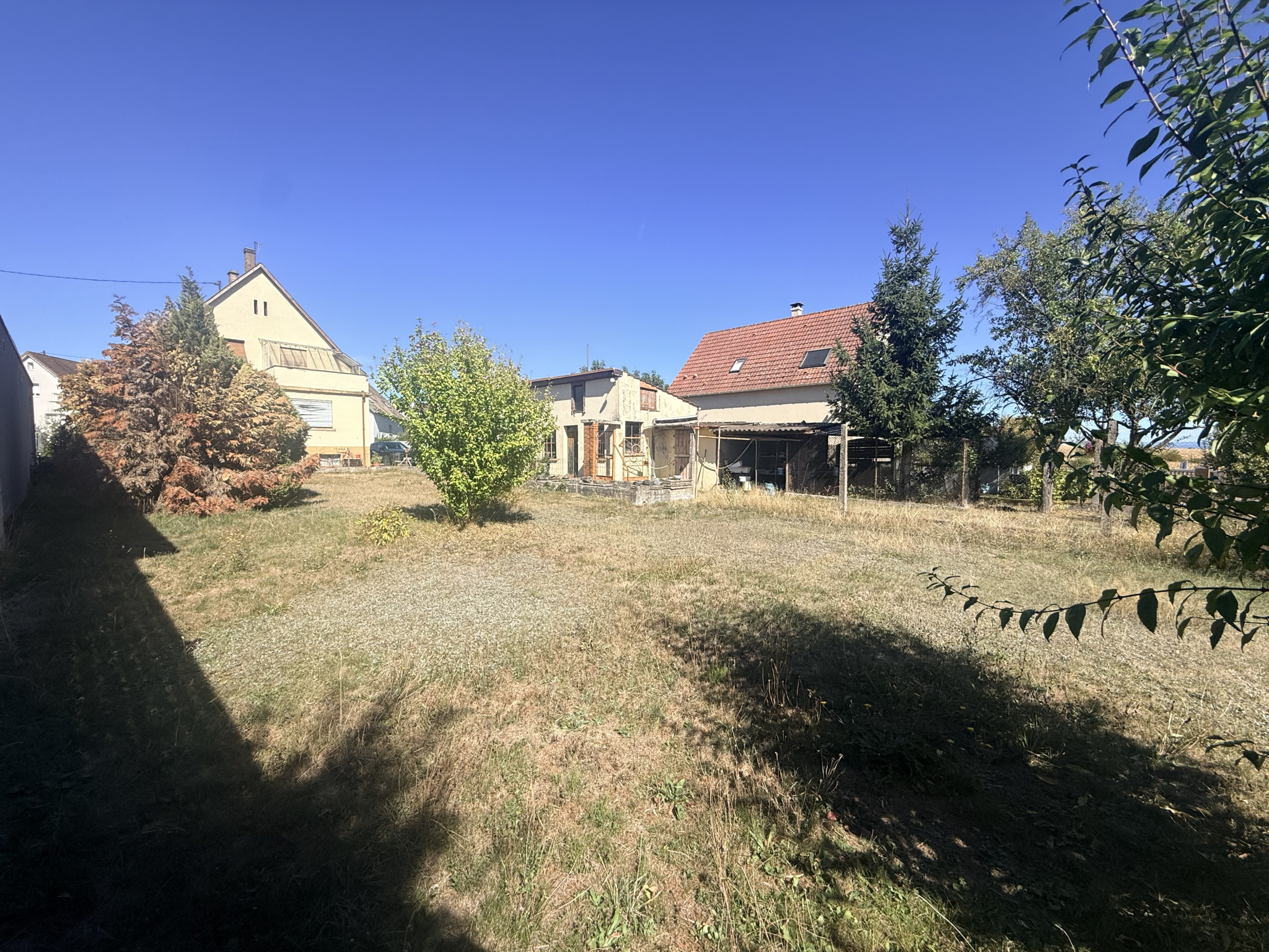 À SAISIR   MAISON 6 P À RÉNOVER SUR 9,46 ARES