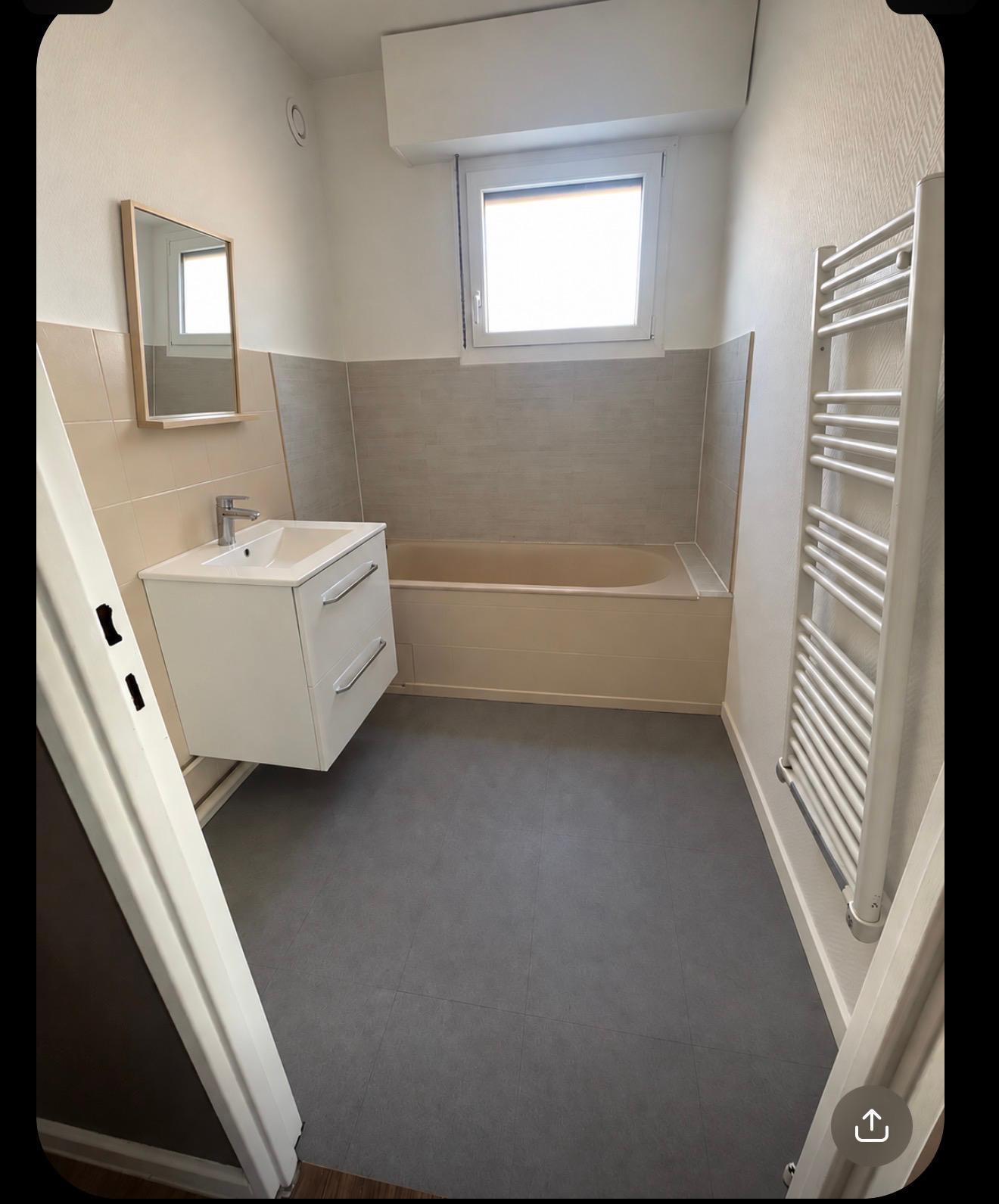 Beau duplex 4/5 P 83m2hab./ 104m2 sol avec garage et cave.