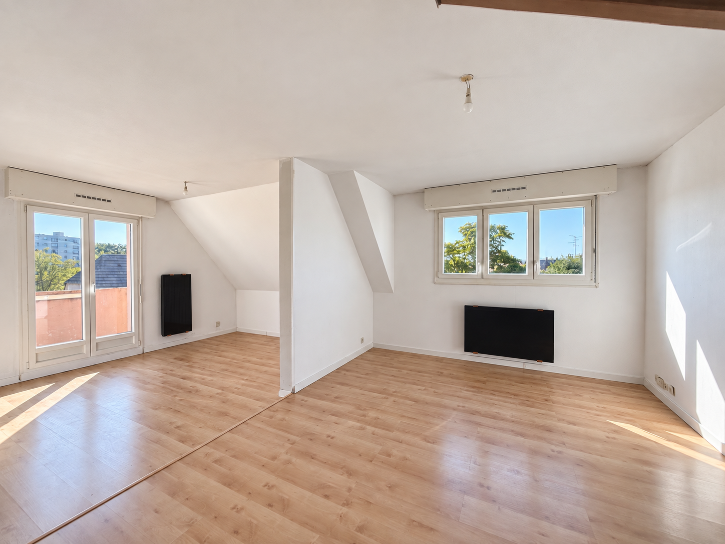 Beau duplex 4/5 P 83m2hab./ 104m2 sol avec garage et cave.