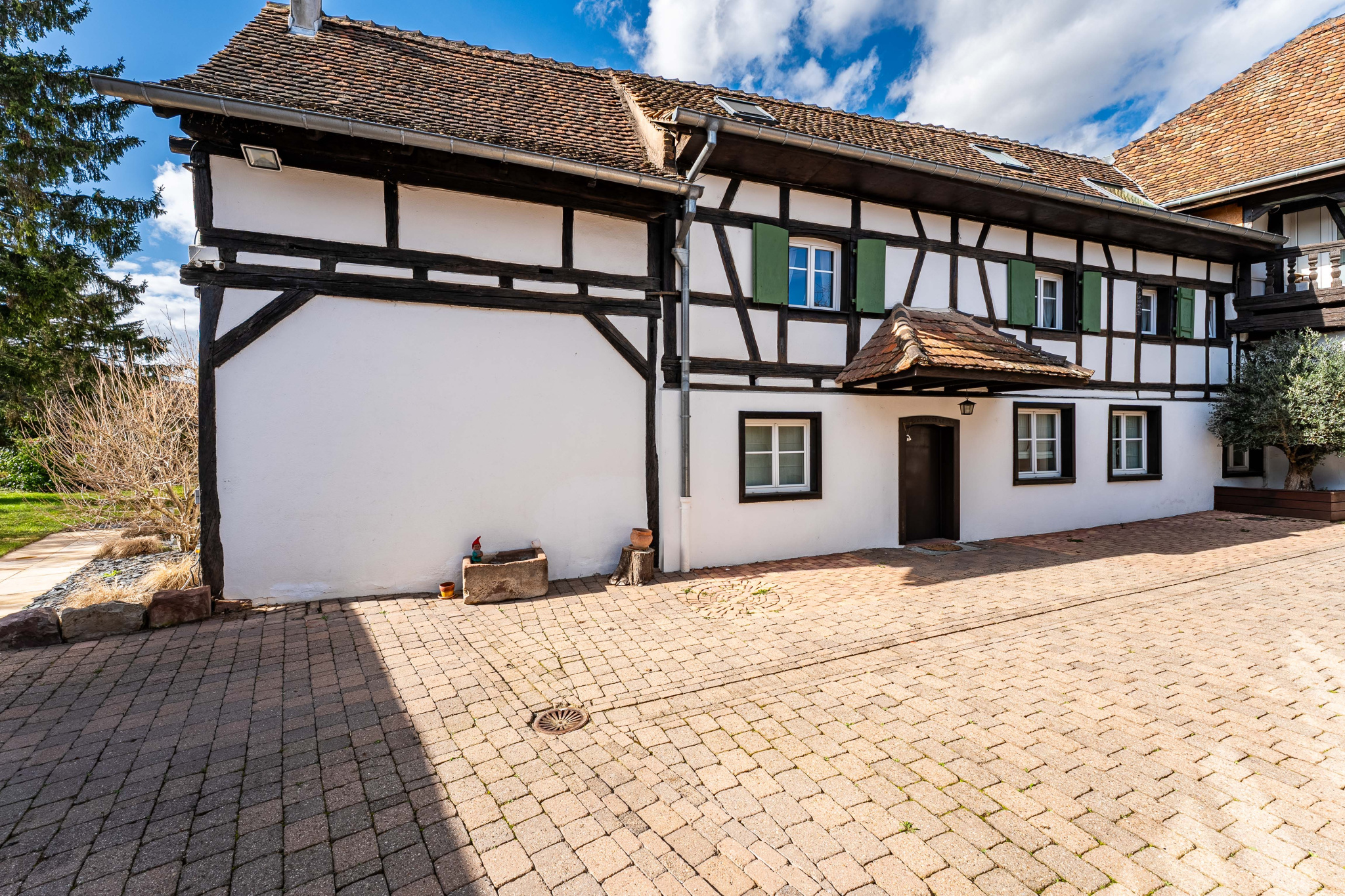 Authentique corps de ferme 7 pièces 302m2 sur 9,92 ares.